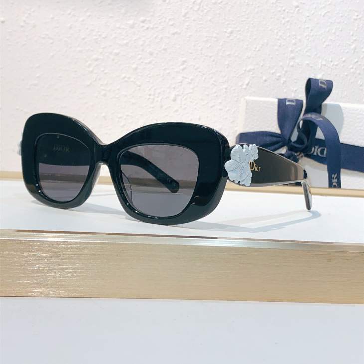 Picture of Dior Sunglasses _SKUfw80880128fw